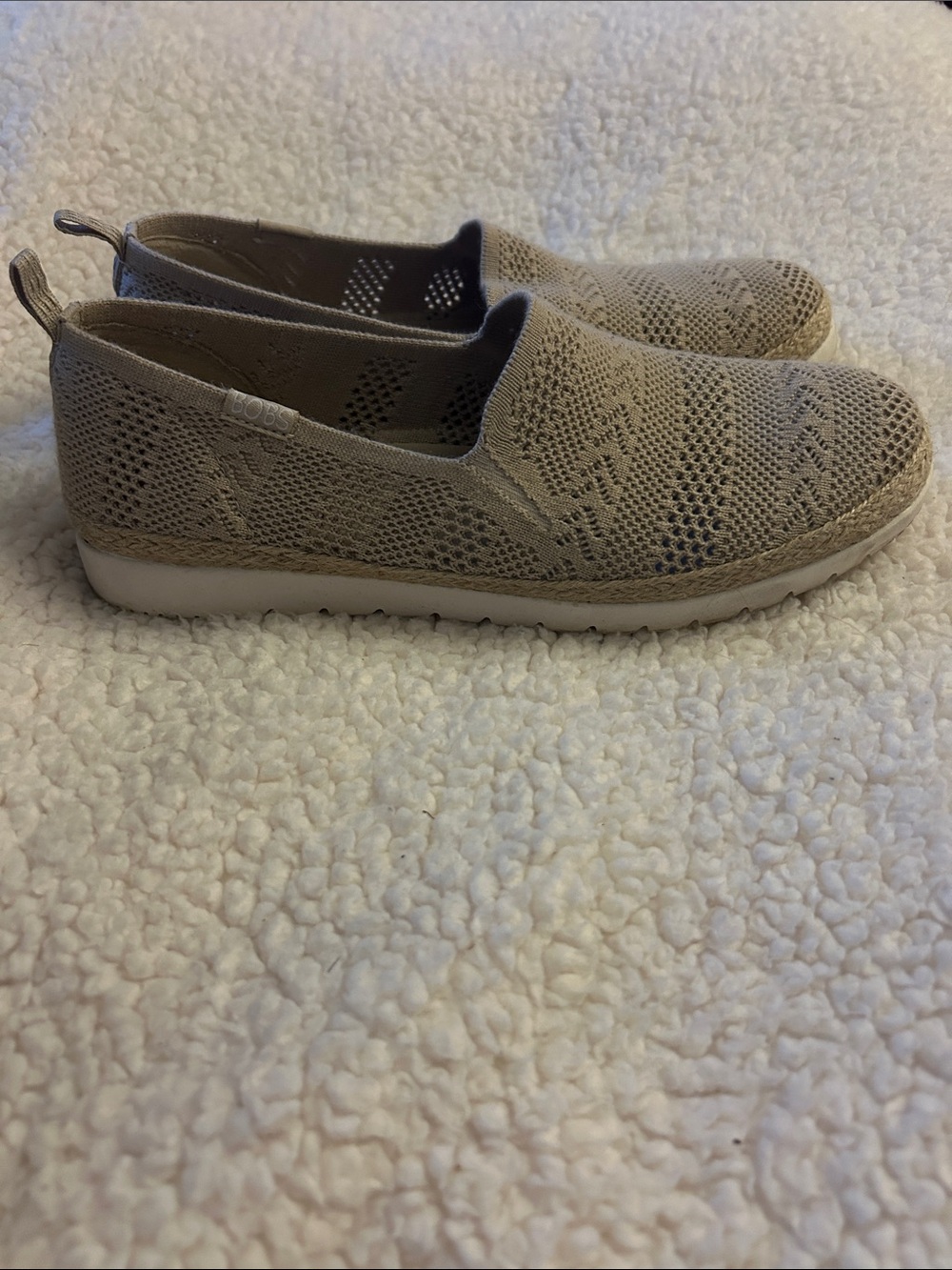 Women’s Size 9 Skechers Bobs